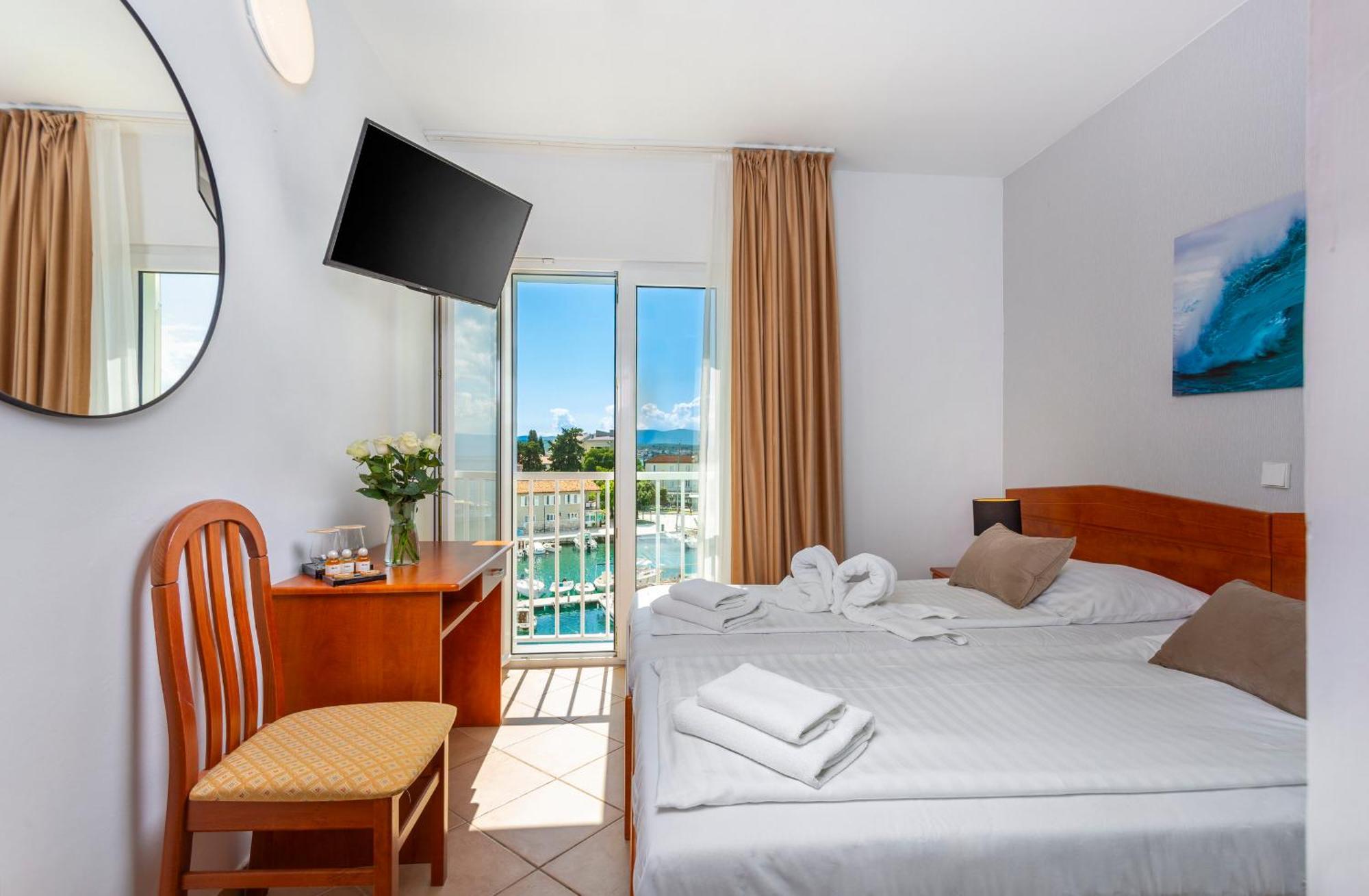 Hotel Adria Malinska Zewnętrze zdjęcie