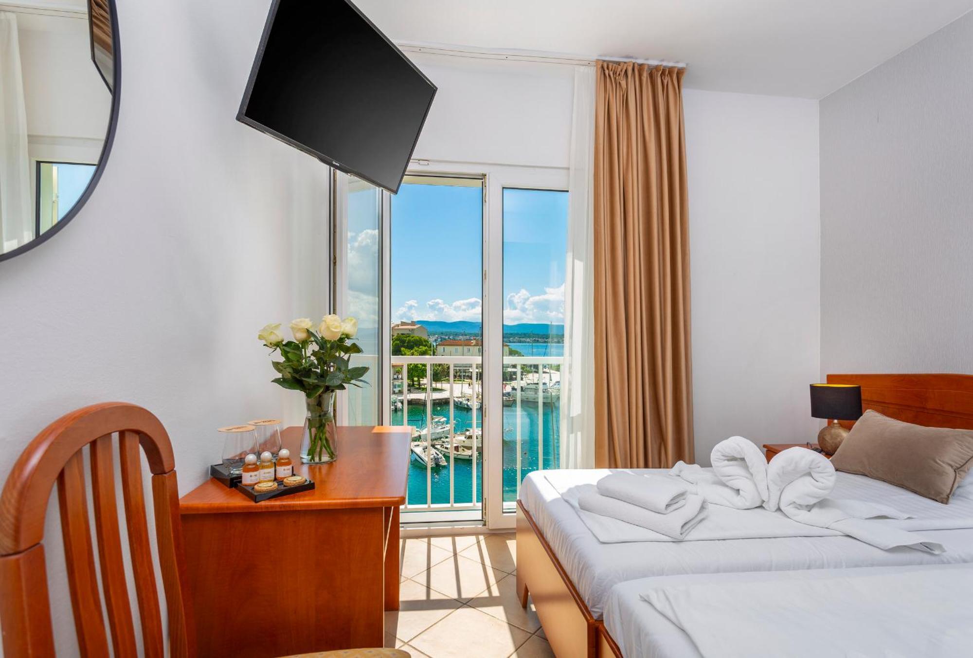 Hotel Adria Malinska Zewnętrze zdjęcie