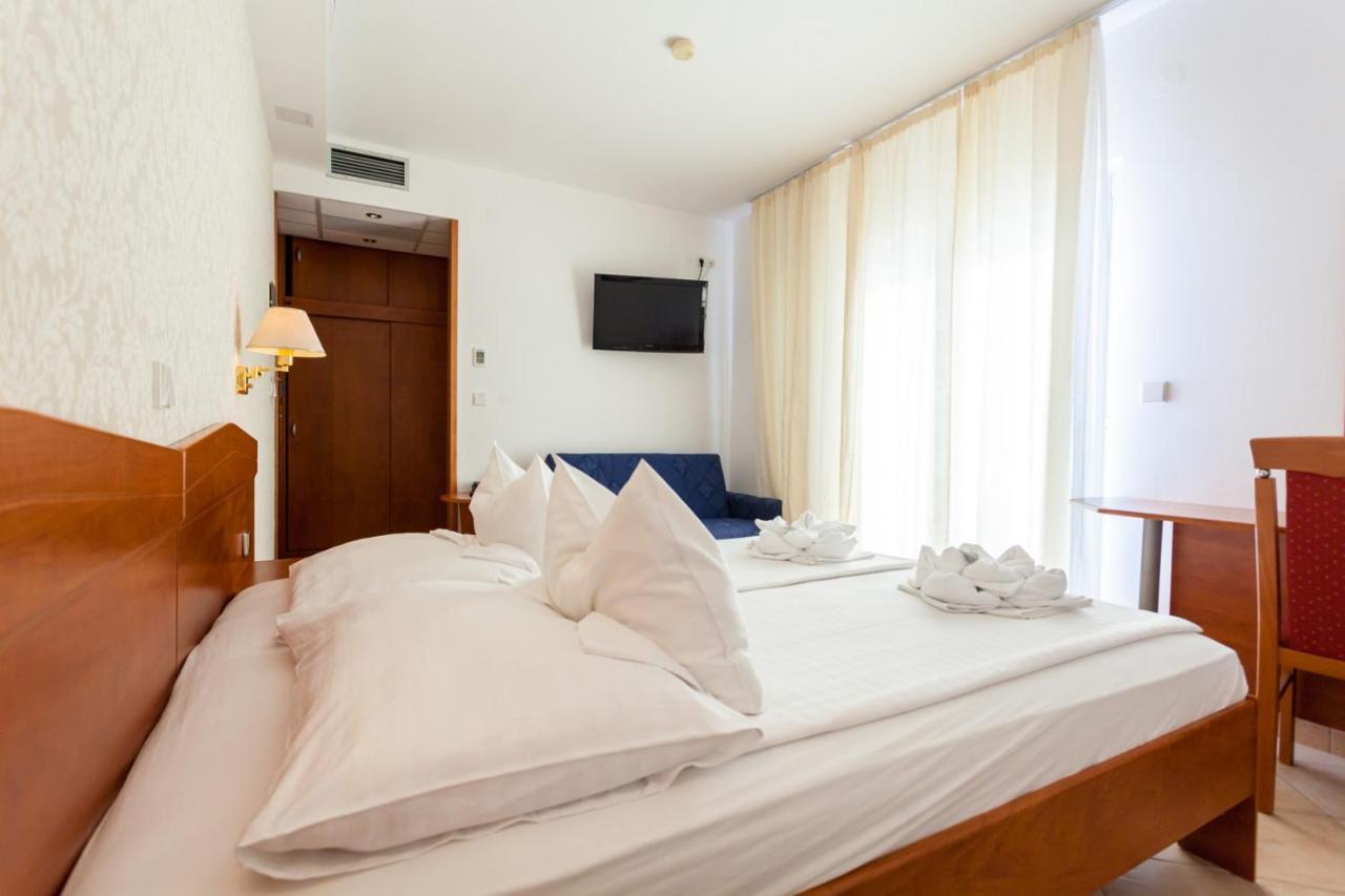 Hotel Adria Malinska Zewnętrze zdjęcie